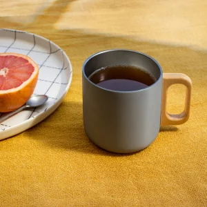 Taza de Doble Pared Timber, Color Gris, vista 2 de 9