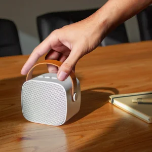 Parlante Bluetooth Elvis - 5W y Asa de Cuero con logo corporativo personalizado - Regalos Día del Trabajador 2026 - Venta Mayori