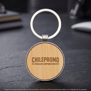 Llavero Kicer de Bambú y Metal con Logo |  Regalos Corporativos | Venta por Mayor | ChilePromo